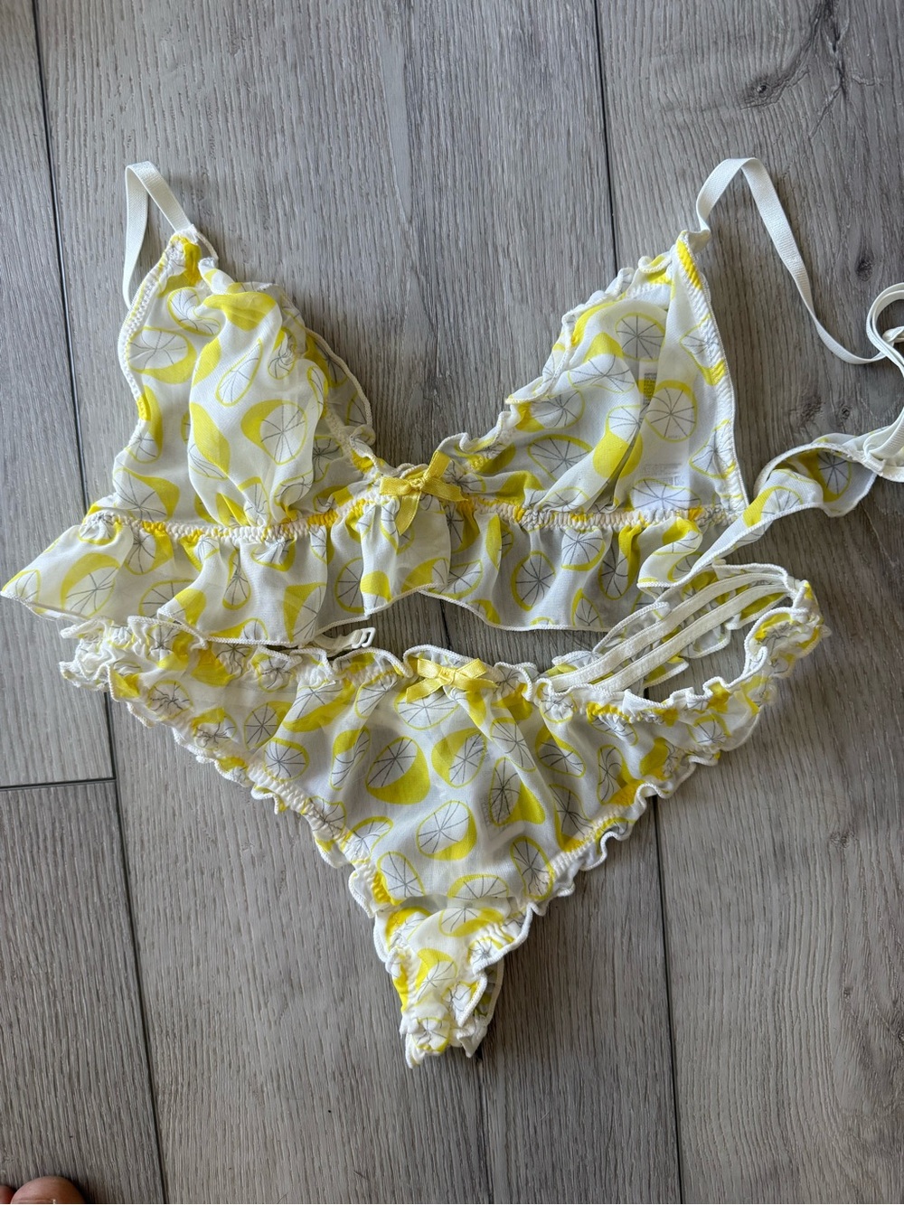 Forever 21 Yellow & White Lemon Print Ruffled Bralette Set